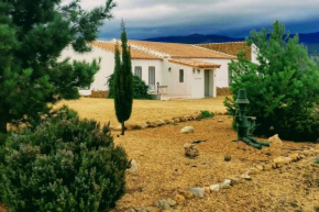 2-Bed Villa with pool garden & parking near Seron